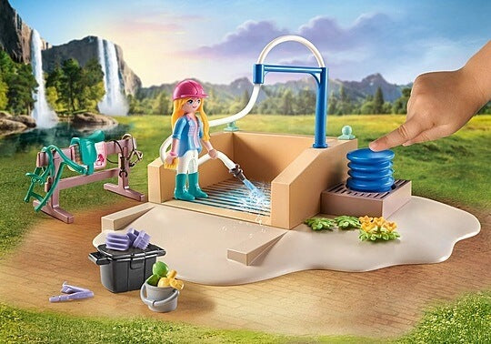 PLAYMOBIL Washing Station with Isabella and Lioness Playset