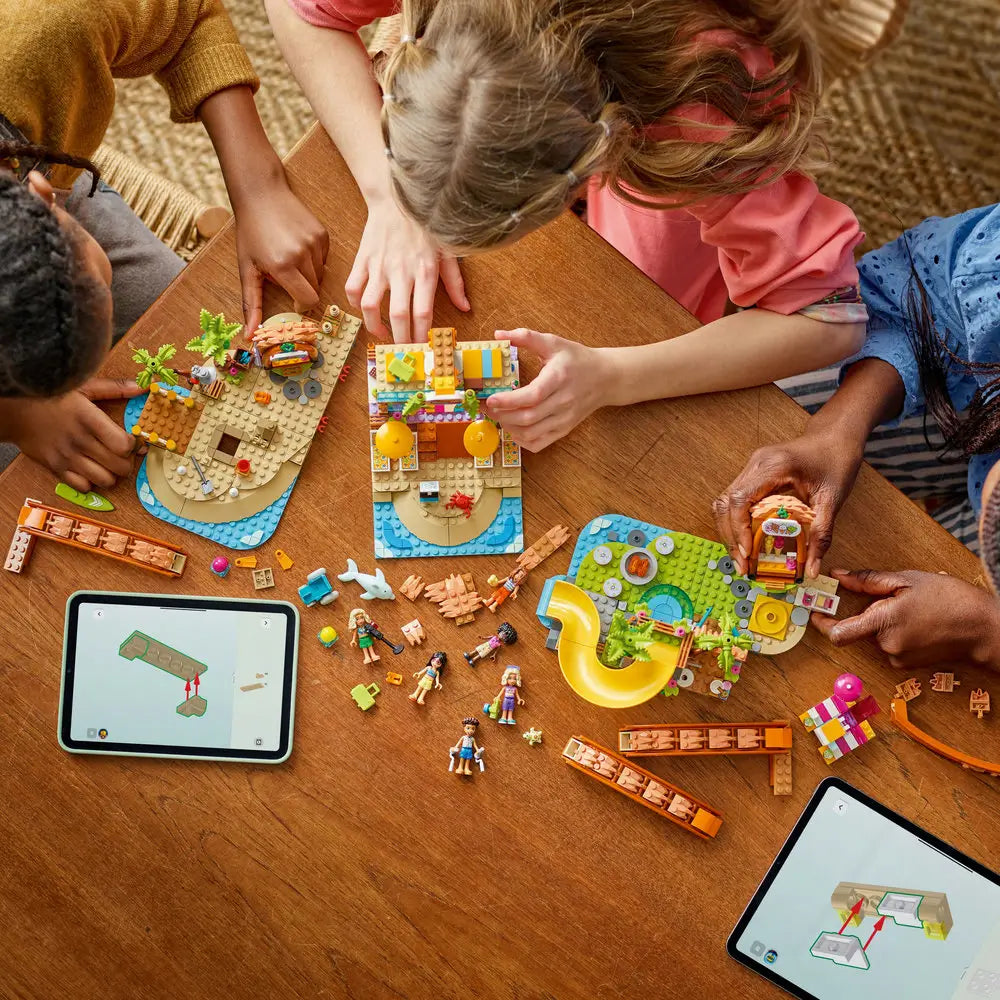LEGO® Friends Family Vacation Beach Resort (42673)