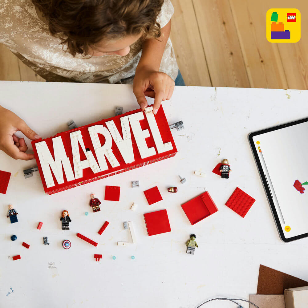 LEGO® Super Heroes Marvel MARVEL Logo & Minifigures Building Kit 76313