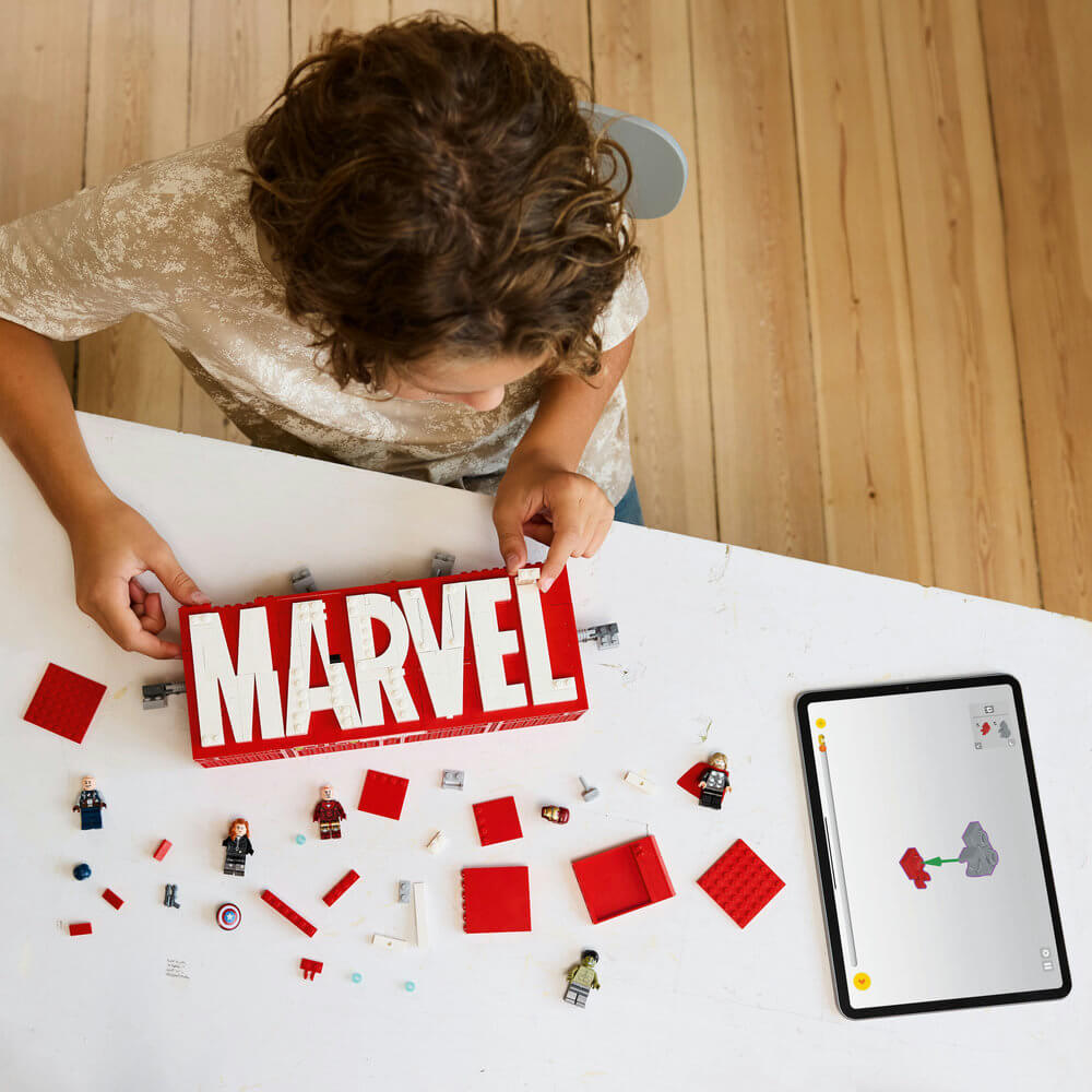 LEGO® Super Heroes Marvel MARVEL Logo & Minifigures Building Kit 76313