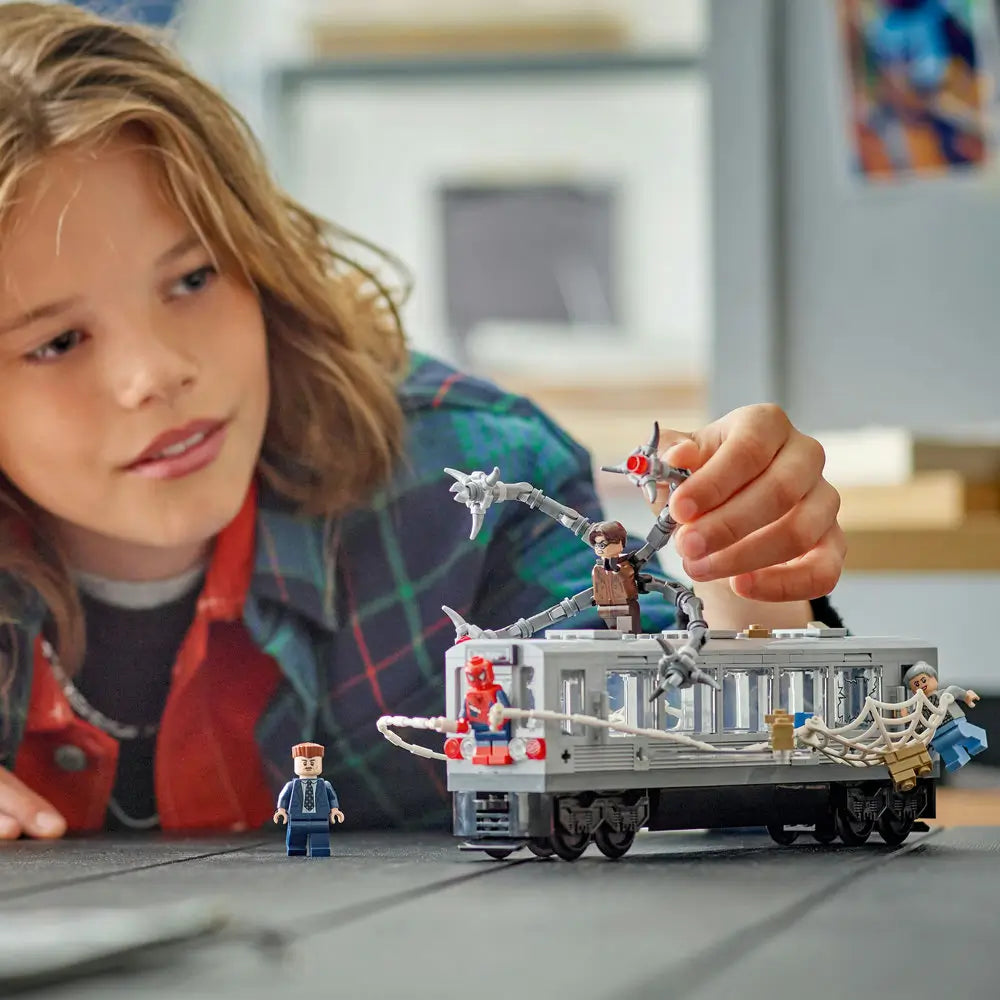 LEGO® Super Heroes Marvel Spider-Man vs. Doc Ock Subway Train Scene (76321)