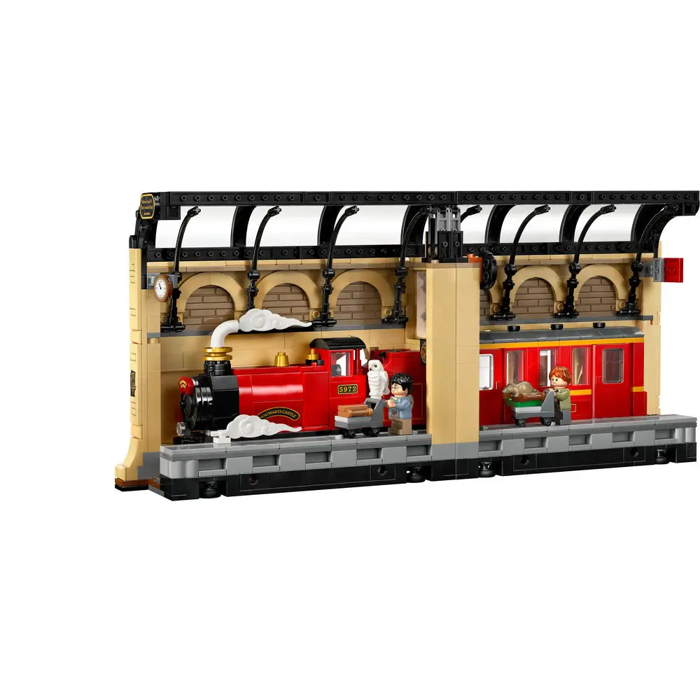 LEGO® Wizarding World of Harry Potter Book Nook Hogwarts Express (76450)