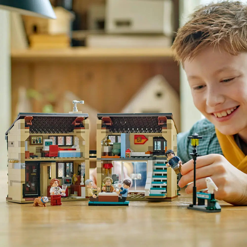 LEGO® Wizarding World of Harry Potter Privet Drive Aunt Marge's Visit (76451)