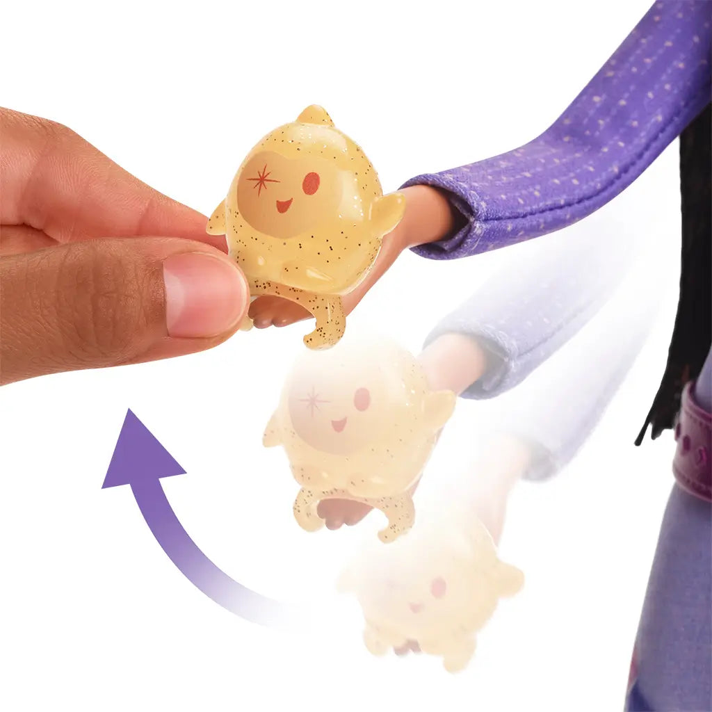Close-up of Disney Wish Singing Asha of Rosas doll’s hand holding clip-on glittery Star figure, demonstrating arm movement function for music interaction.