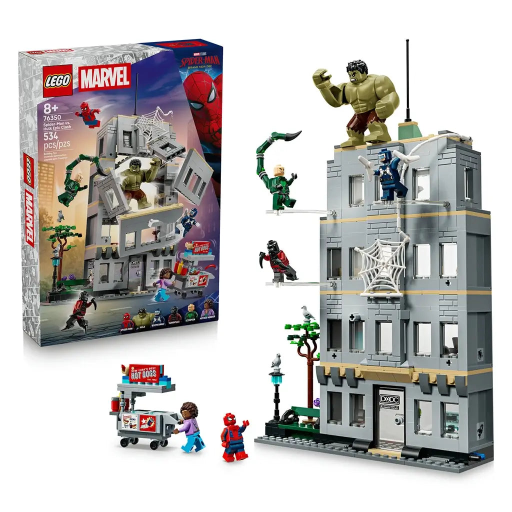 LEGO Marvel Spider-Man vs. Hulk Epic Clash set, gray plastic city building with opening facade sections, superhero minifigures, street details and retail packaging on a light background.