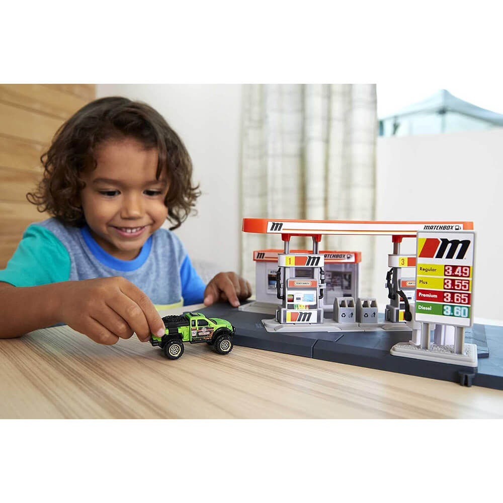 Matchbox Action drivers Fuel Station Playset child playing