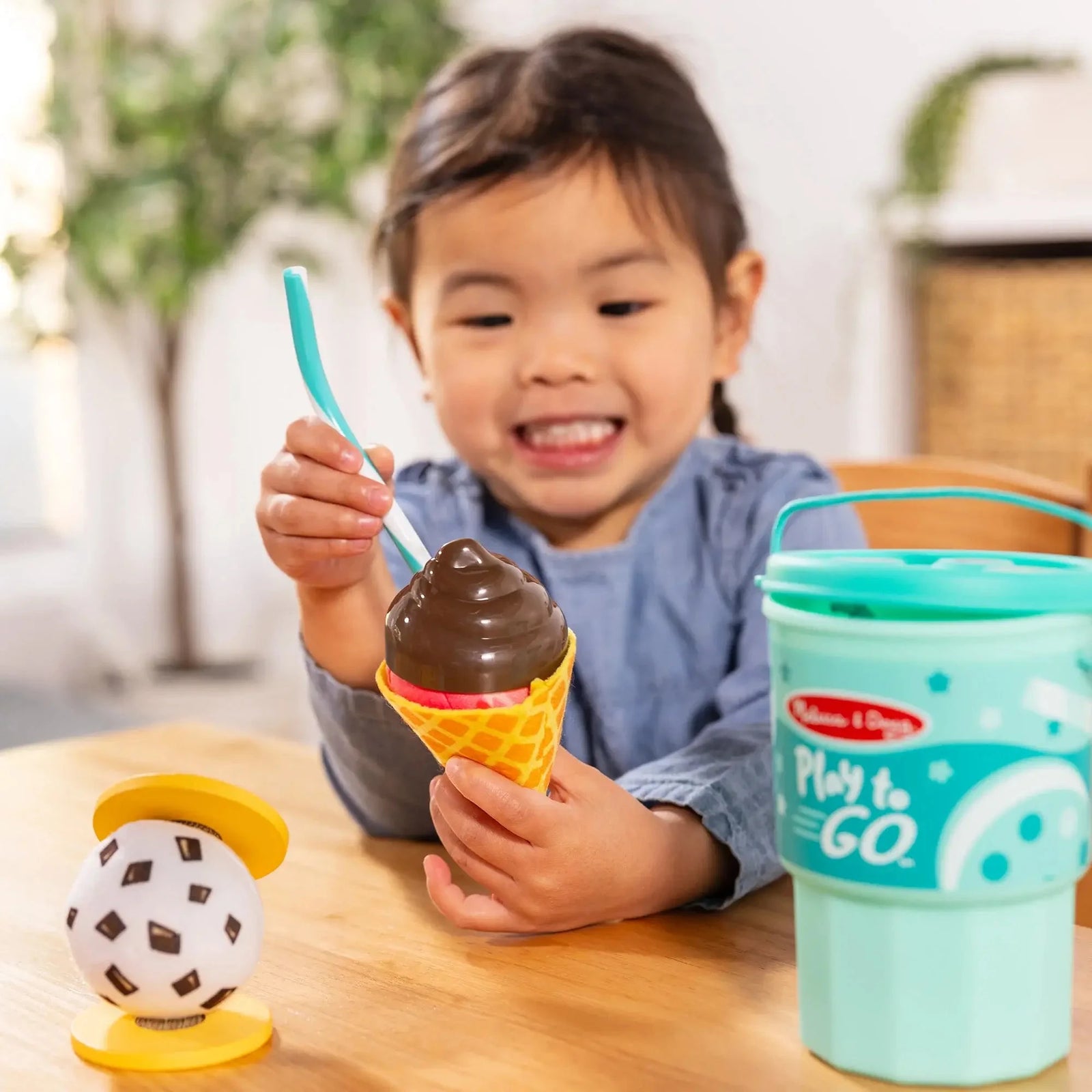 Melissa and Doug Play to Go Ice Cream Play Set