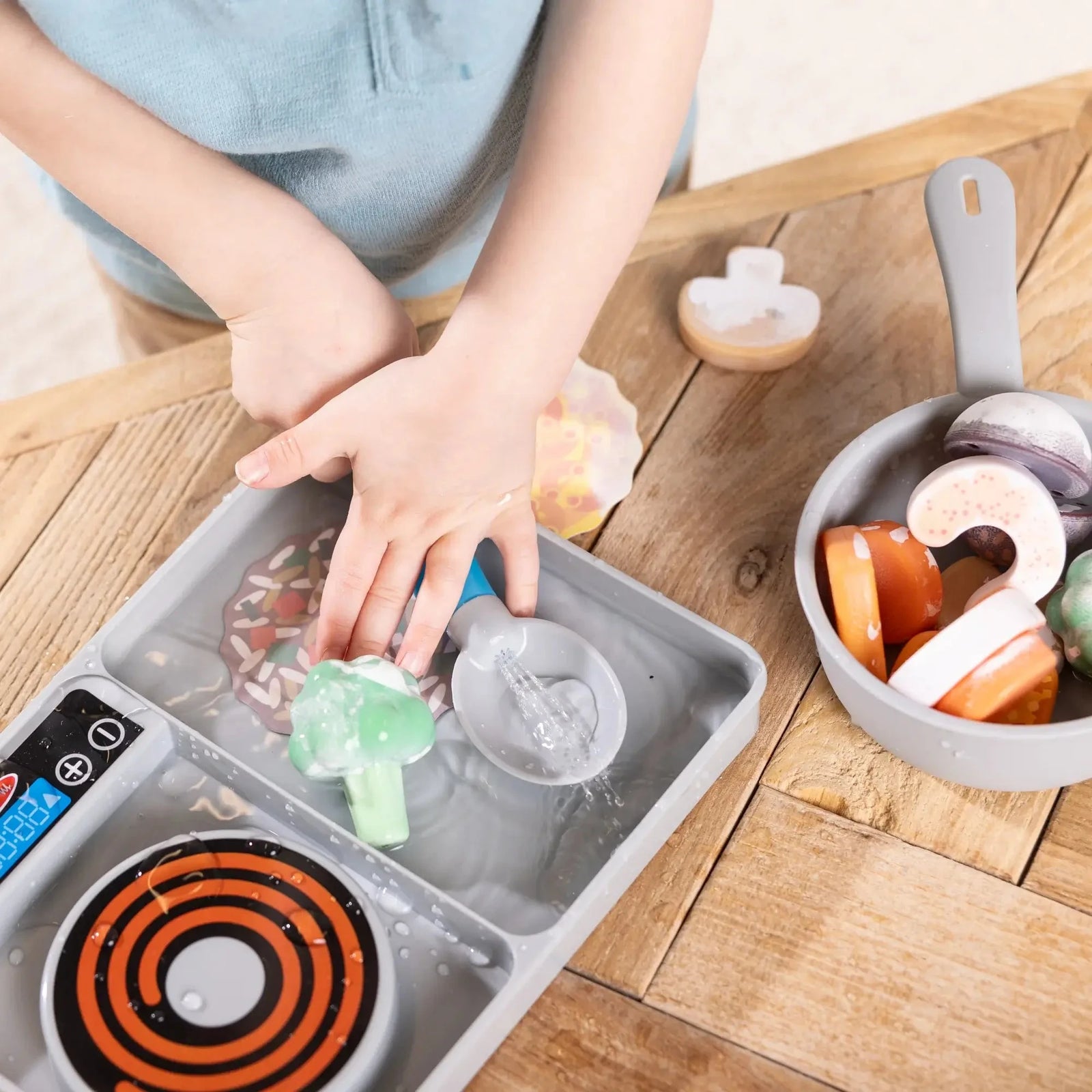 Melissa and Doug Water WOW! Simmer & Stir Stove Top Play Set