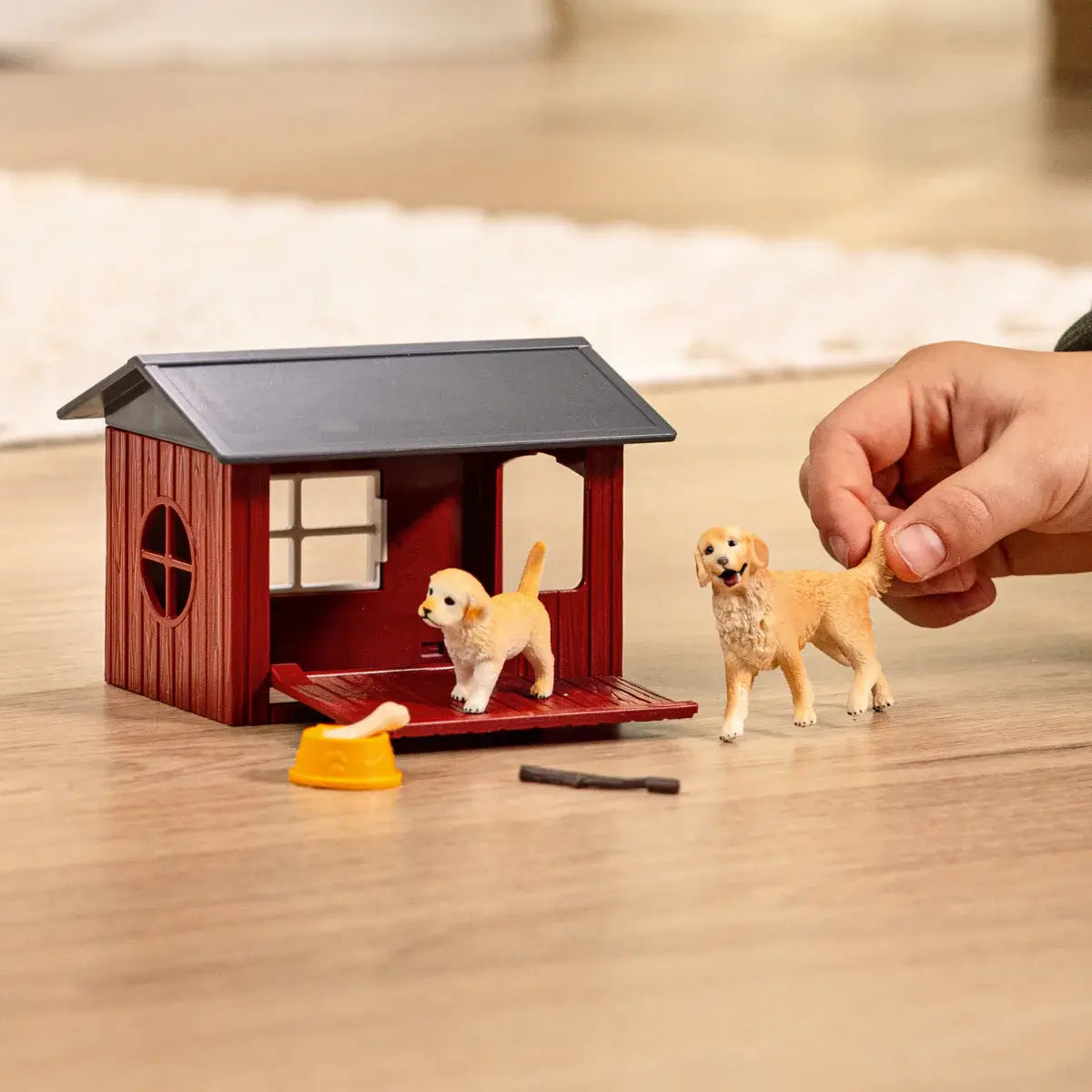 Schleich Farm World Dog Kennel with Golden Retriever
