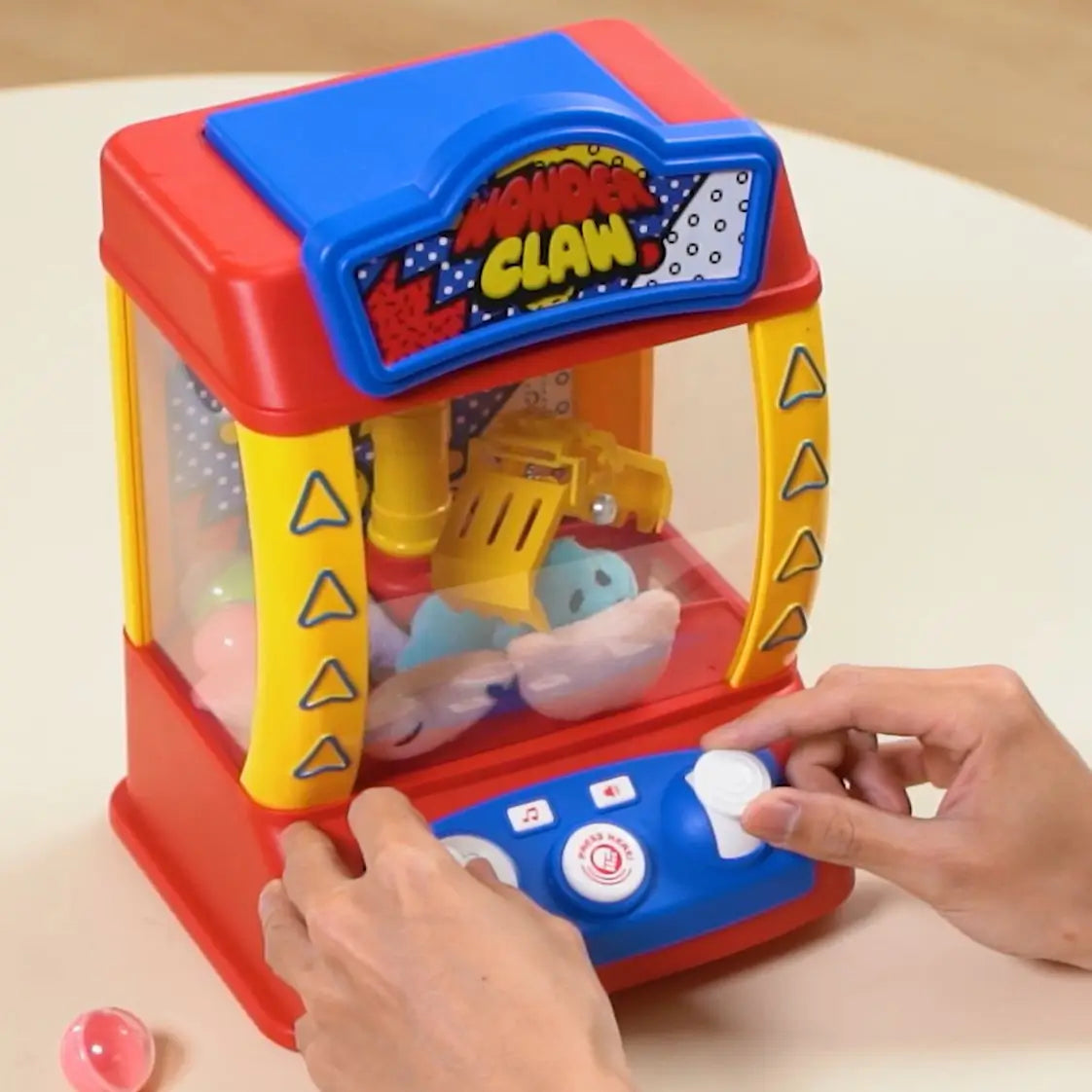Thin Air Brands Wonder Claw Crane Game