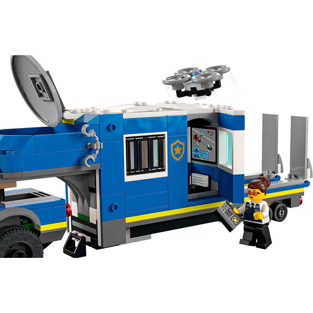 LEGO City Police Mobile Command Truck 436 Piece Building Set (60315)