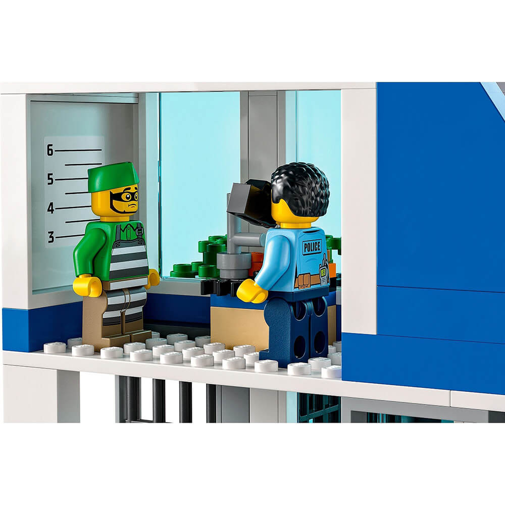 LEGO City Police 668 Piece Building Set (60316)