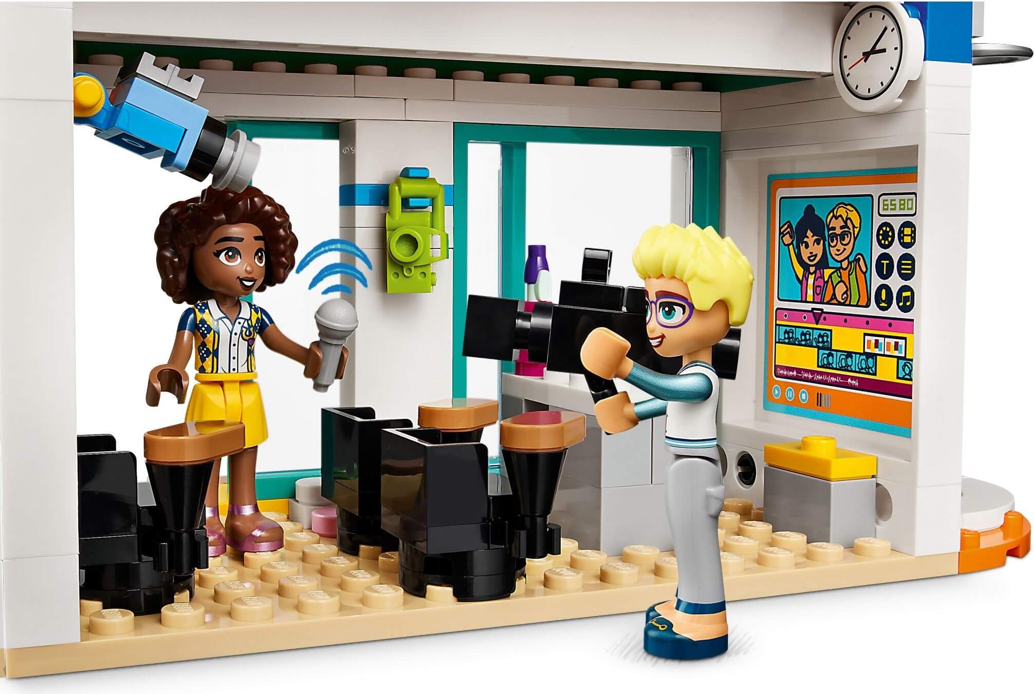 LEGO® Friends Heartlake International School 985 Piece Building Kit (41731)