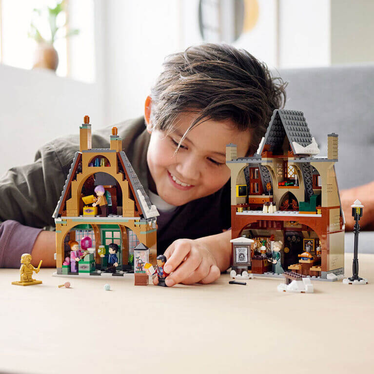 LEGO Harry Potter Hogsmeade Village Visit 851 Piece Building Set (76388)