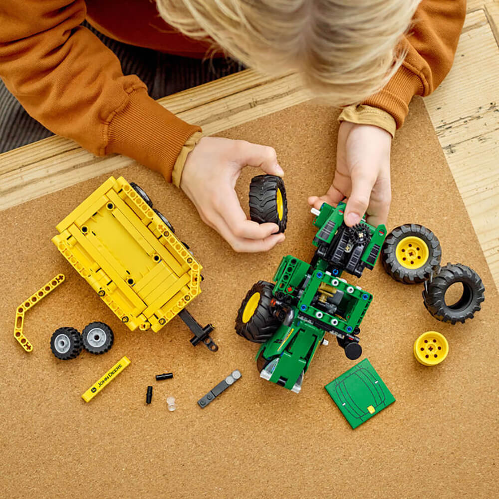 9620R Piece (42136) Set Technic Tractor LEGO John 4WD Deere 390