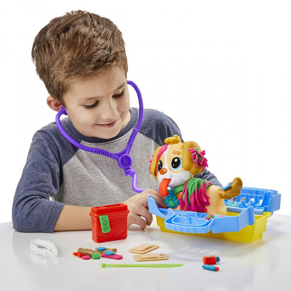 Play-Doh Care 'n Carry Vet Playset with Toy Dog and Carrier