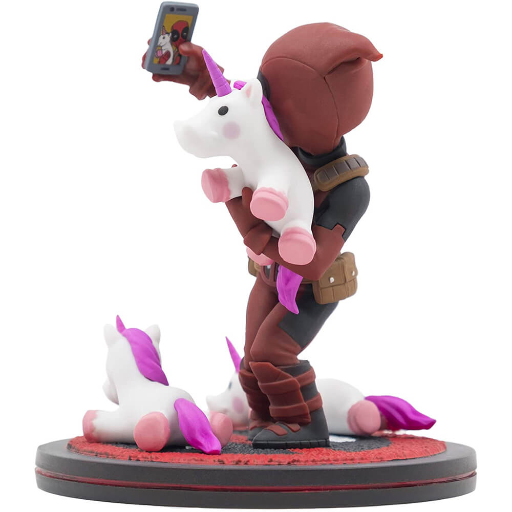 QMx Deadpool #unicornselfie Q-Fig Diorama