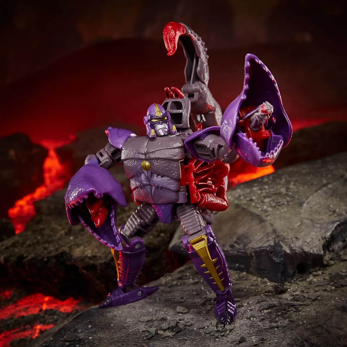 Transformers Generations Deluxe WFC-K23 Predacon Scorponok Figure